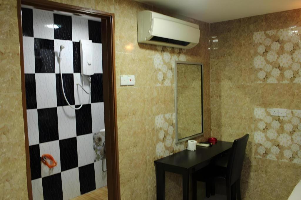 Ark Hotel 2*